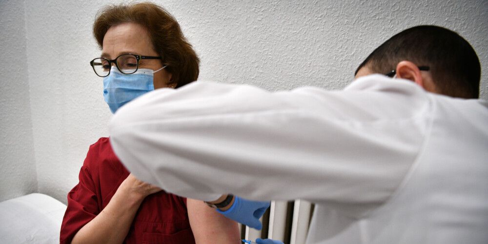 FOTO: pirmā lēdija Andra Levite šorīt vakcinējusies pret Covid-19