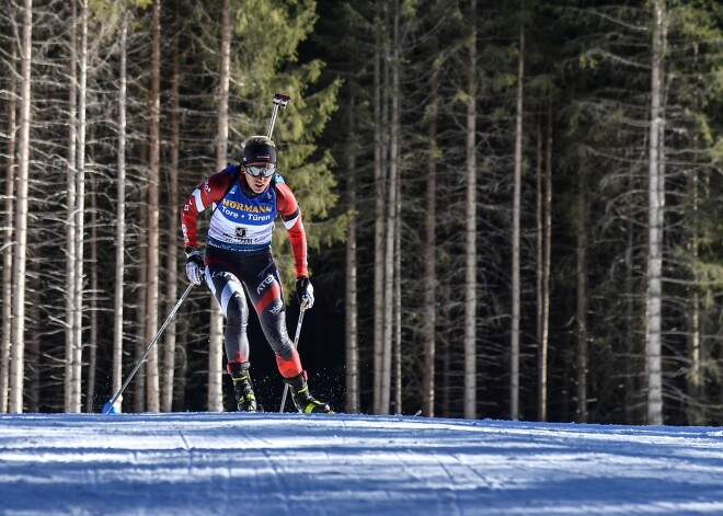 Oberhofas sprintā saļimst norvēģu sportiste; Bendika ar trim kļūdām šaušanā netiek pie punktiem