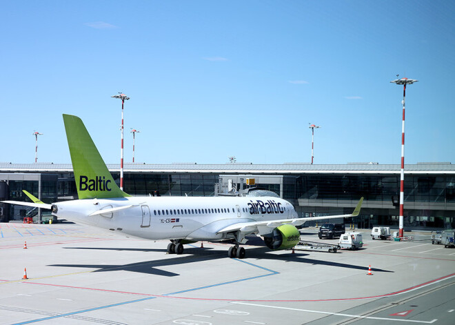 Pozitīvu Covid-19 testu gadījumā "airBaltic" ļaus pasažieriem mainīt biļetes