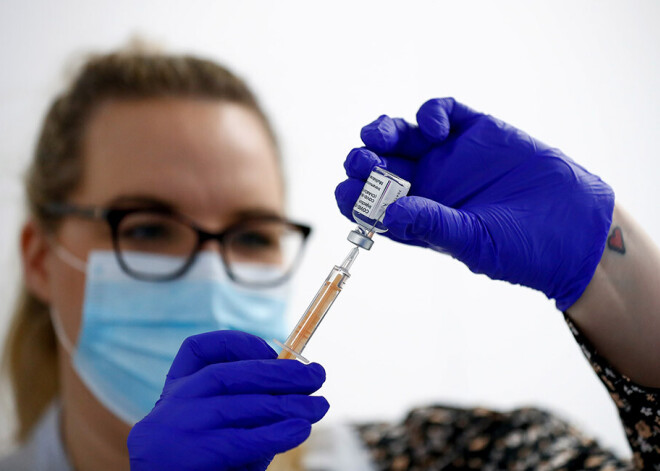 Speciāliste norāda, kādus atvieglojumus varētu saņemt pret Covid-19 vakcinētās personas