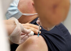 Ceturtdien Latvijā pret Covid-19 vakcinēts rekordliels cilvēku skaits