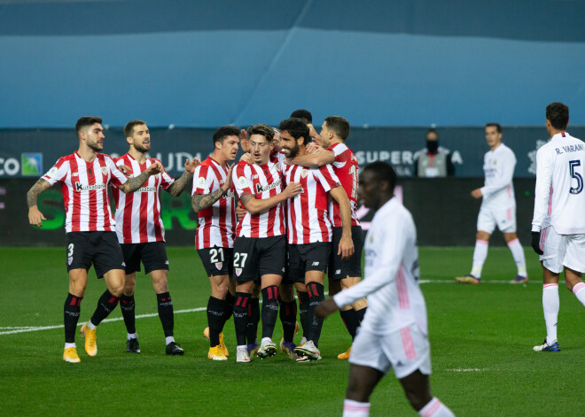 Raula Garsijas divi vārtu guvumi palīdz Bilabo "Athletic" Spānijas Superkausa pusfinālā pārspēt Madrides "Real"