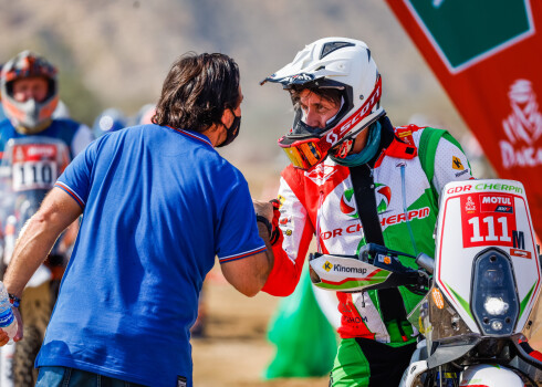 Francijas motociklists Pjērs Šerpans pēc prologa šī gada Dakaras rallijreidā.