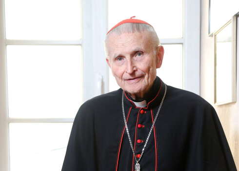 Viens no pazīstamākajiem Latvijas katoļu baznīcas un ticības simboliem, Viņa Eminence kardināls Jānis Pujats, 14. novembrī klusi nosvinēja savu 90 gadu jubileju.