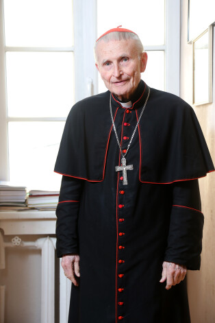 Viens no pazīstamākajiem Latvijas katoļu baznīcas un ticības simboliem, Viņa Eminence kardināls Jānis Pujats, 14. novembrī klusi nosvinēja savu 90 gadu jubileju.