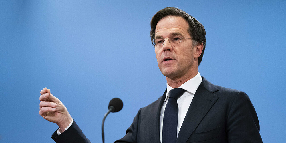 Bērnu pabalstu skandāla dēļ atkāpjas Nīderlandes valdība