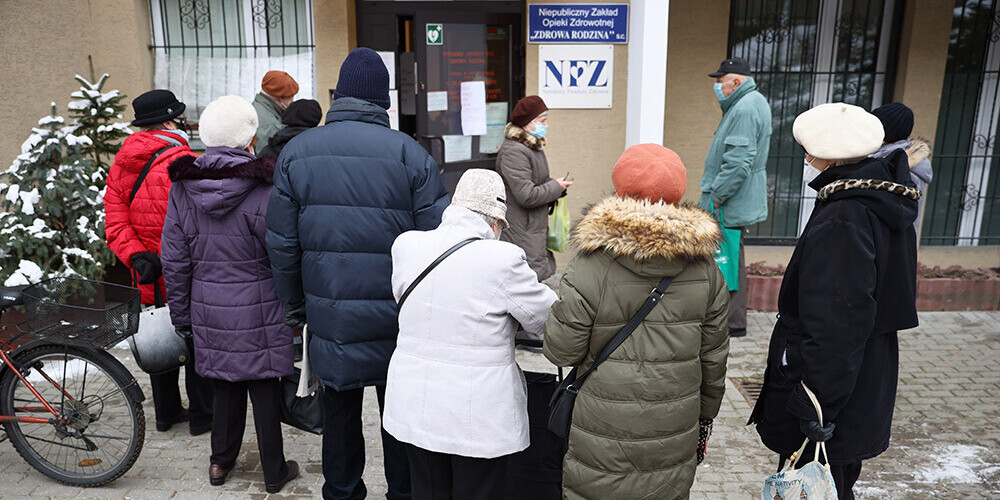 Polijā Covid-19 vakcīnai sāk reģistrēt seniorus, kuri sasnieguši 80 gadu vecumu