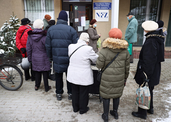 Polijā Covid-19 vakcīnai sāk reģistrēt seniorus, kuri sasnieguši 80 gadu vecumu