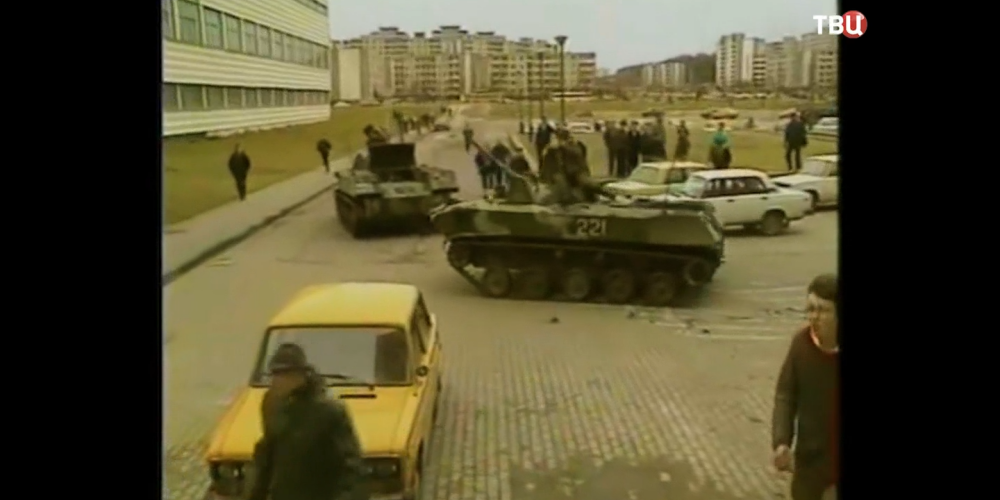 "Paši cilvēkus zem tanka lika!" Krievijas TV ziņu sižets izvēršas par "spļāvienu sejā" Barikāžu dalībniekiem