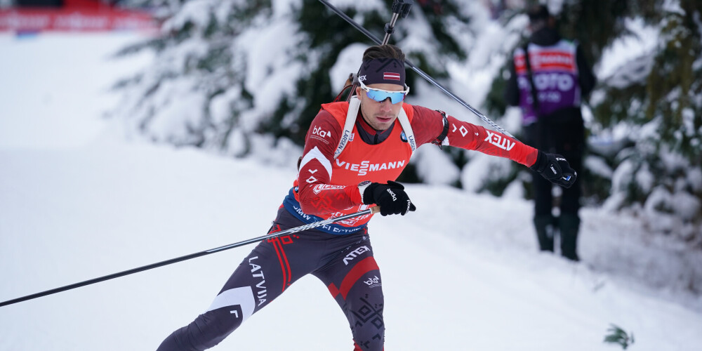 Latvijas biatlonisti Pasaules kausa stafetes sacensībās izcīna 20.vietu