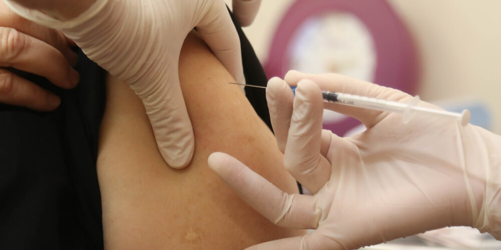 Vakcinācijas pret Covid-19 projekta biroja darbībai novirza 641 800 eiro