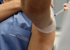 Svētdien Latvijā pret Covid-19 vakcinēti 119 cilvēki; šodien daudzi mediķi sāks vakcinācijas otro apli