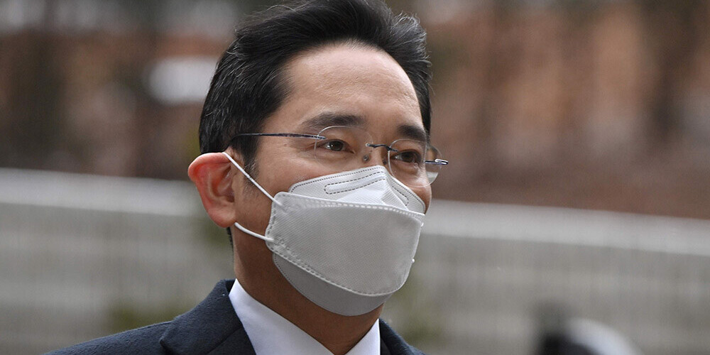 "Samsung" vadītājam korupcijas lietā piespriež divarpus gadu cietumsodu