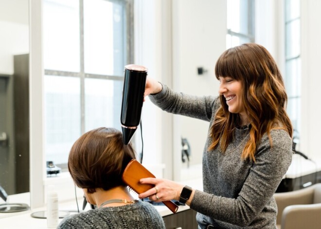 "Будет немного лучше": салоны красоты Латвии увидели луч надежды