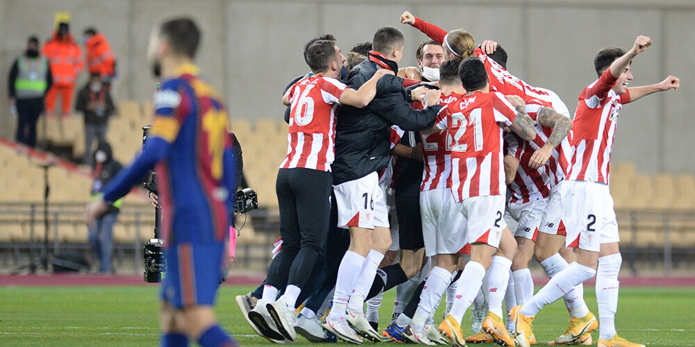 Bilbao "Athletic" priecājas par uzvaru Spānijas Superkausa finālā.