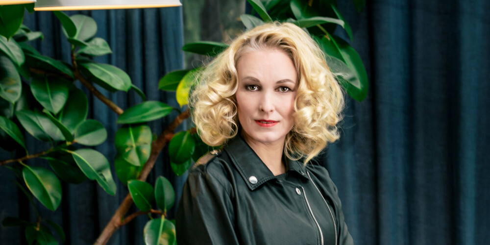 Kristīnes Nevarauskas atveidotā Jana jaunas kaislības ienesīs populārajā seriālā Viņas melo labāk.