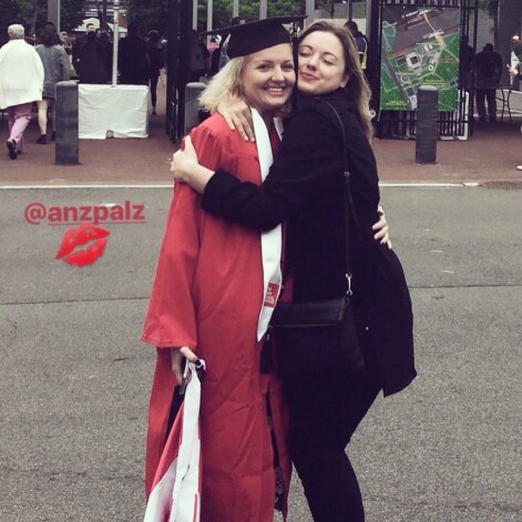 Bakalaurs Ņujorkā iegūts, par ko priecājas un sveic Monika. Annamarijas māsa arvien dzīvo Amerikā.