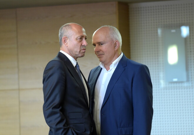 Kādreizējais Rīgas domes priekšsēdētāja pienākumu izpildītājs Oļegs Burovs (no kreisās) un Anatolijs Aļeksejenko