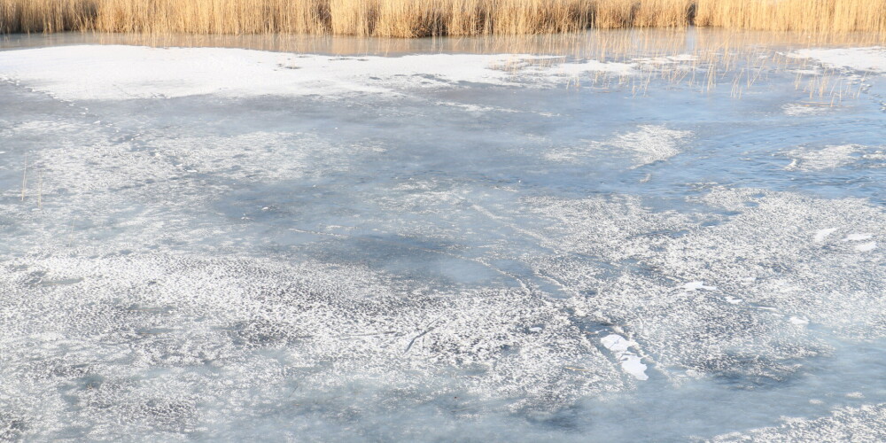 Отменен запрет находиться на льду некоторых рижских водоемов