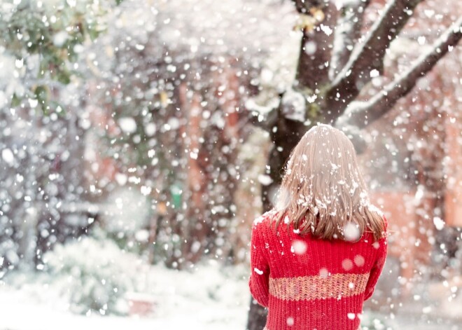 Полураздетая девочка побежала за бросившей ее матерью в 10-градусный мороз и едва не замерзла