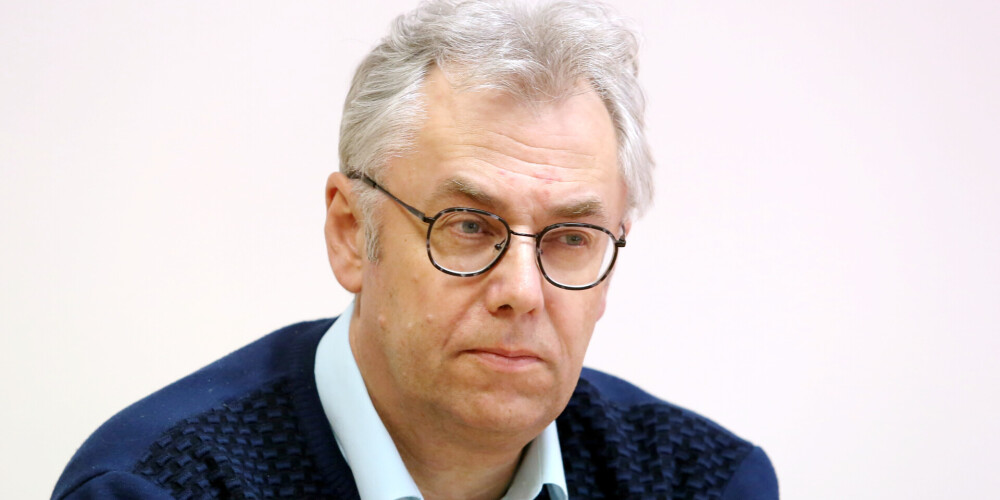 Perevoščikovs: samazinājies slimnīcās stacionēto skaits, taču ierobežojumu atcelšanai nav pamata