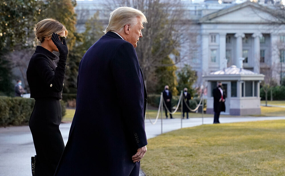 Tramps ar Melāniju pamet Balto namu un kļūst par pirmo ASV prezidentu, kurš nepiedalās sava pēcteča inaugurācijā