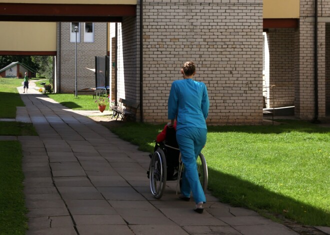 VM iebildusi pret Labklājības ministrijas plānu aprūpes centru darbiniekiem Covid-19 testus veikt katru dienu