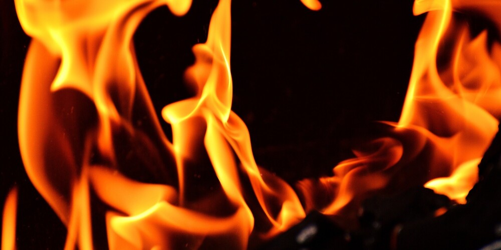 Drūma diennakts: ugunsgrēkos Latvijā miruši trīs cilvēki