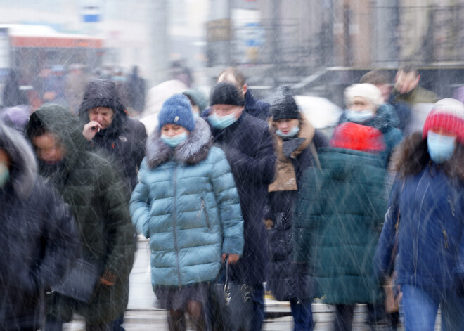 Speciālisti brīdina par strauja Covid-19 uzliesmojuma iespējamību