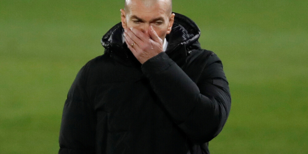 Madrides "Real" galvenais treneris Zidāns saslimis ar Covid-19