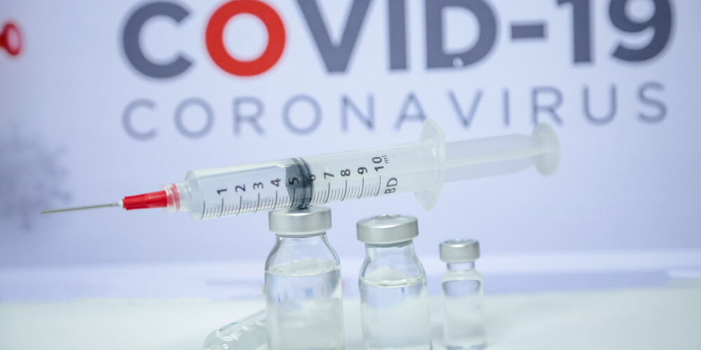 "AstraZeneca" brīdina Eiropas Savienību, ka plānotās Covid-19 vakcīnu piegādes tiks ierobežotas