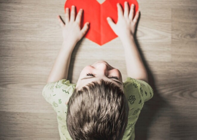 Правительство просят выплачивать латвийцам по 100 евро ежемесячно на каждого ребенка