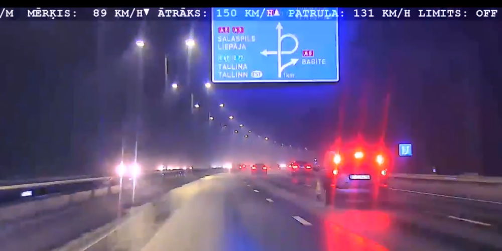 Видео: водитель Golf на Юрмальском шоссе убегает от полиции на 175 км/ч
