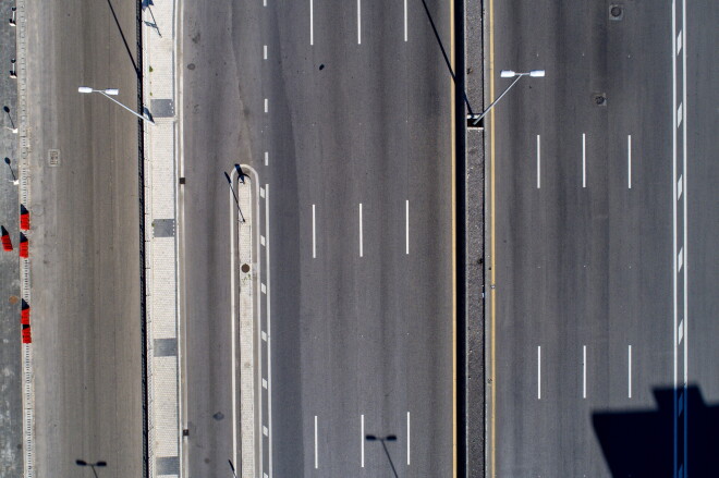 Šoseja Beirūtā noteiktās diennakts komandantstundas laikā.