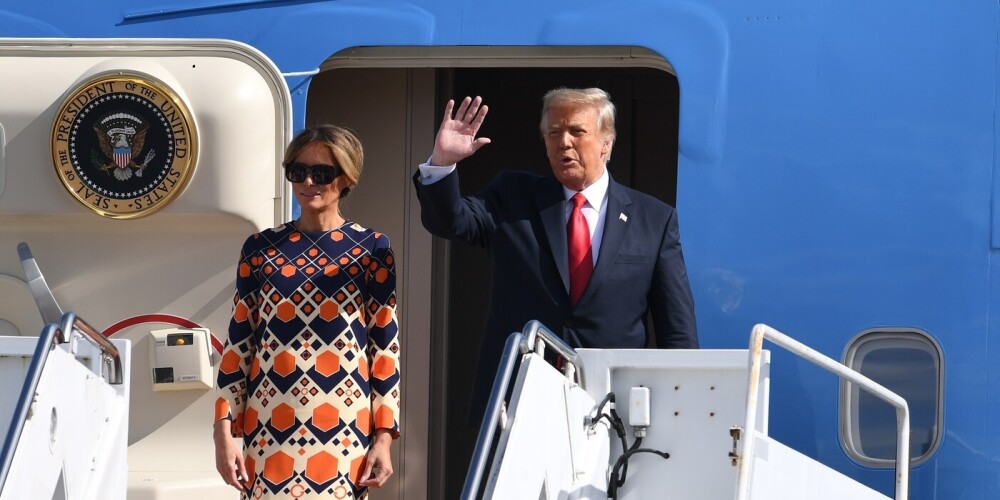 Donalds un Melānija Trampi ierodas Floridā.
