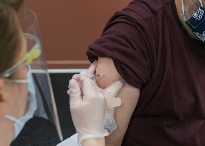 Как работает механизм вакцинации от Covid-19? Латвийские ученые о ДНК и репродуктивном здоровье