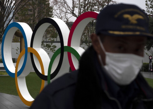 Japāna, neraugoties uz pandēmiju, olimpiskajām spēlēm sola piesaistīt 10 000 mediķu