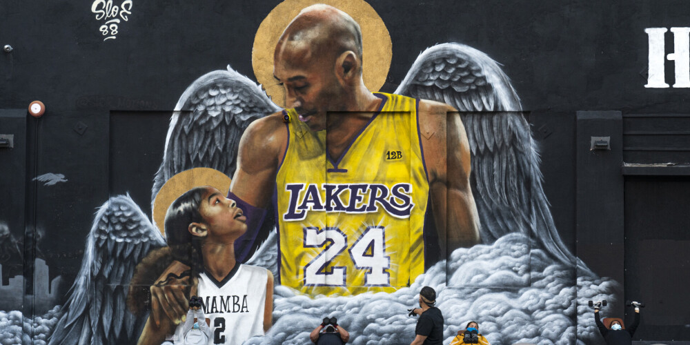 Pagājis gads, kopš aviokatastrofā mira izcilais basketbolists Kobe Braients