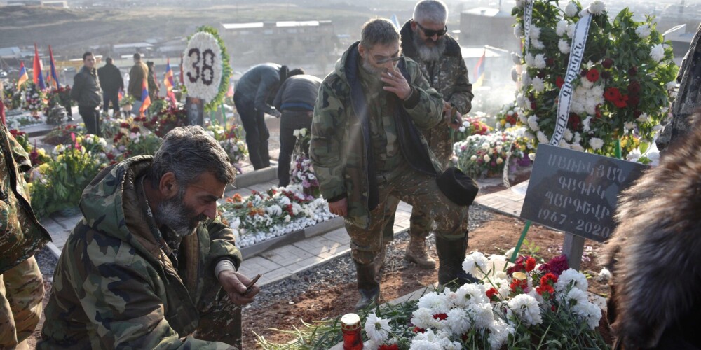 Turpina pieaugt Kalnu Karabahas konfliktā bojāgājušo skaits