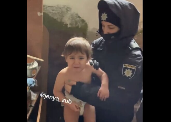 "Это просто трэш". Живущих в захламленной квартире детей кормили собачьим мясом