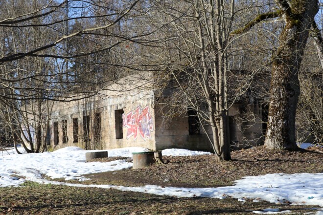 Alūksnes muižas parkā pamesto “Lujāna drupu” vietā drīz parādīsies krāšņs franču dārzs. Tādēļ no tā apbrīnotājiem būtu jāprasa maksa par iebraukšanu pilsētā, uzskata daži vietvaras deputāti.