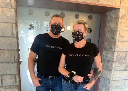 Agris un Linda kāzu dienā.