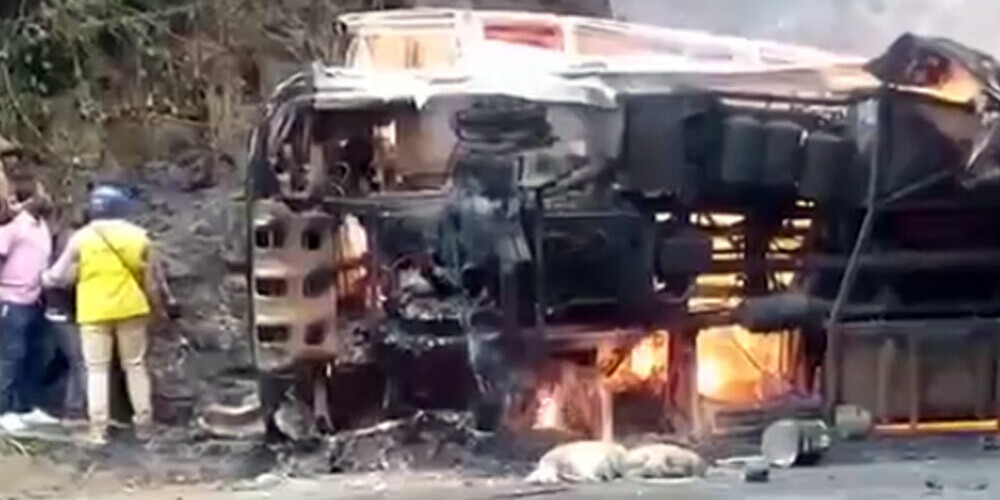 Autobusa un degvielas autocisternas sadursmē Kamerūnā daudz bojāgājušo