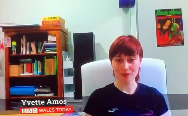 Iveta Amosa savā grāmatu plauktā bija piemirsusi kādu ļoti intīmu objektu.