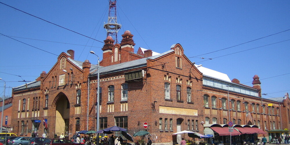 А́генскалнс (латыш. Āgenskalns; до 1919 рус. Гагенсберг, нем. Hagensberg) — исторический район города Риги. Находится на левом берегу Даугавы (Земгальское предместье), между улицей Калнциема и железнодорожной линией Торнякалнс — Тукумс II. Включает в себя микрорайоны Агенскалнские Сосны и Кливерсала.