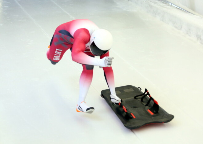 Skeletonisti Netlaus un Veinbergs Pasaules kausa debijā netiek pie otrā brauciena