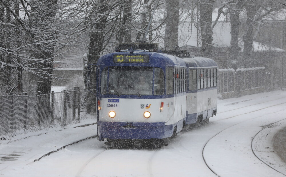 No pirmdienas tiks palielināts reisu skaits vairākos sabiedriskā transporta maršrutos Rīgā