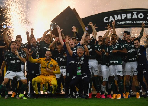 Sanpaulu "Palmeiras" futbolisti pirmo reizi kopš 1999. gada triumfē "Copa Libertadores"