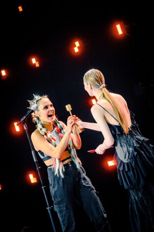 Repere VIŅA saņem balvu "Zelta mikrofons 2020'.