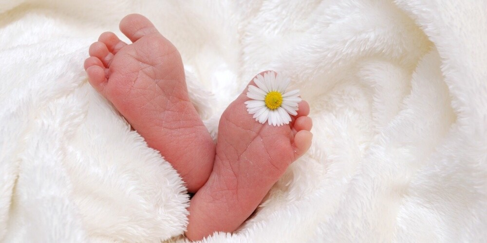 В Даугавпилсской больнице возобновляют прием родов и некоторые плановые операции
